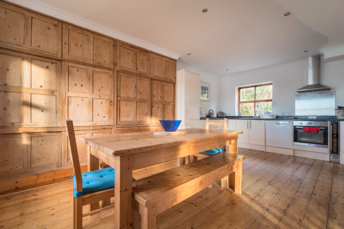 Beach House Whitby - Large dining table in dining kitchen