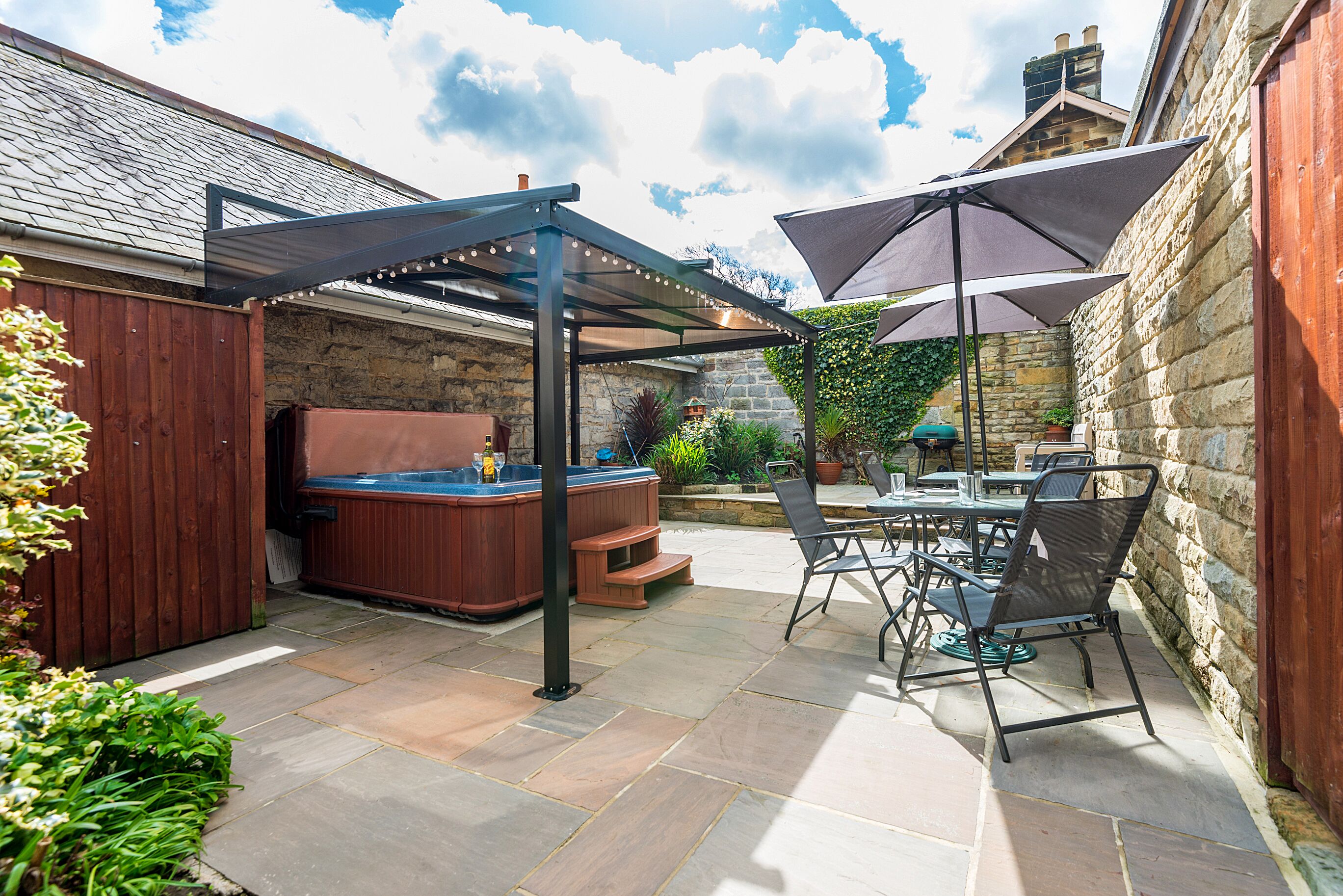 Accommodation with hot tub near Whitby, Dog friendly Self catering near Whitby, Holiday cottage Sleights with Hot Tub, Cottage with hot tub and free parking near Whitby