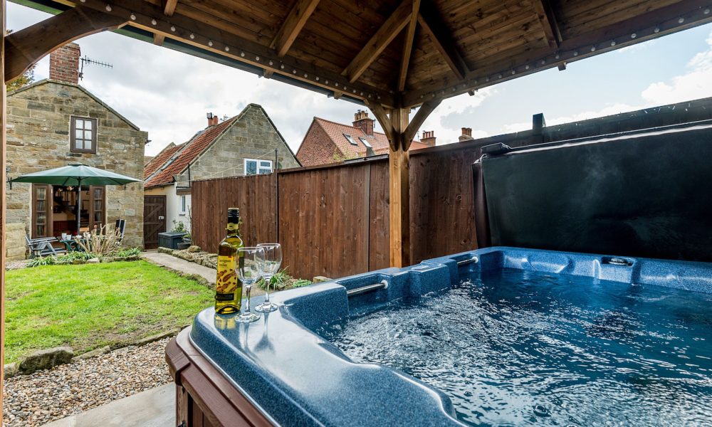 last minute lodges with hot tubs dog friendly