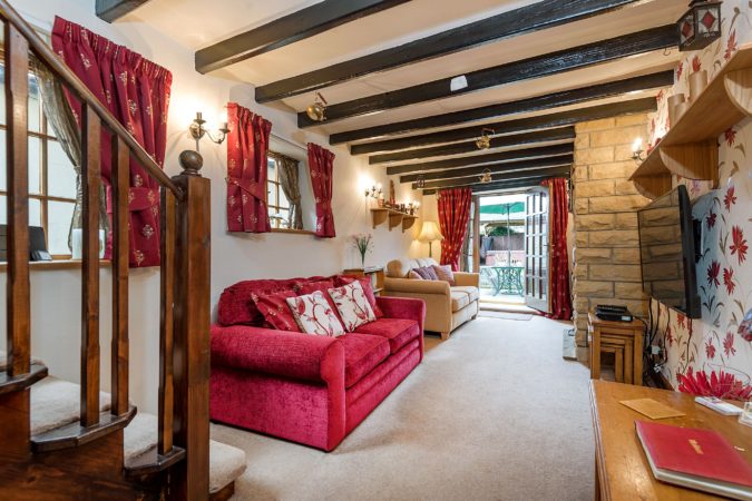 Howdale Cottage near Robin Hood's Bay. Holiday cottages near Whitby with hot tub. Pet friendly holiday cottage Fylingthorpe