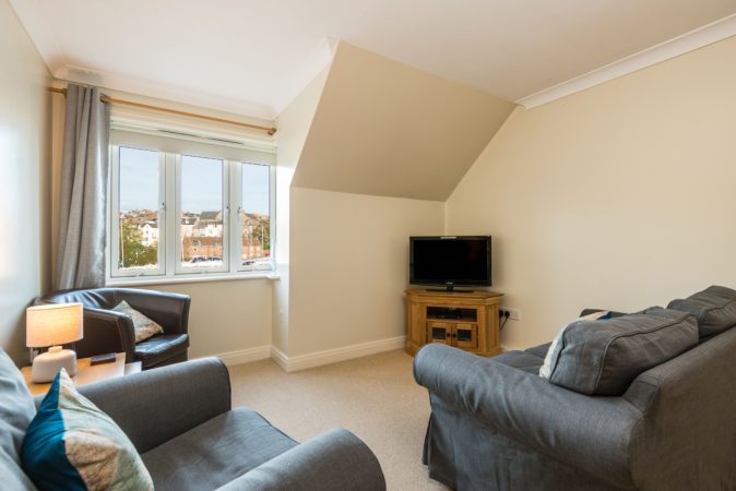Whitby holiday cottages with parking, Whitby self catering allows pets, Holiday cottages with river views Whitby.