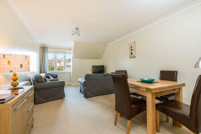 Whitby holiday flats with parking, Holiday apartment with river view Whitby, Pet friendly apartment with parking and river view Whitby.