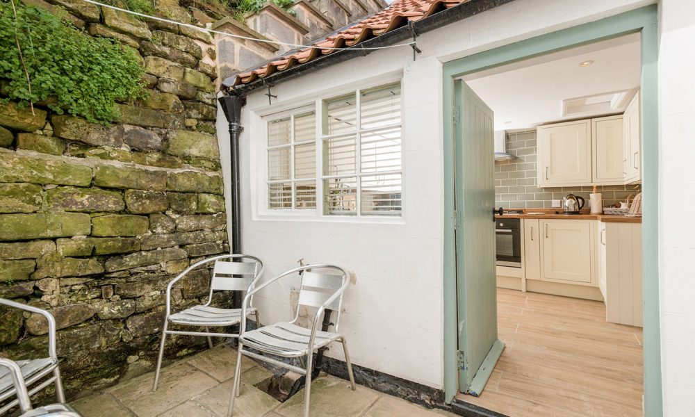 Holiday Cottage with private back yard Whitby, Whitby holiday cottage to let, Holiday cottage sleeps 6 Whitby.