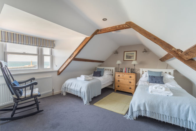 Tipple Cottage Whitby - Attic twin bedroom