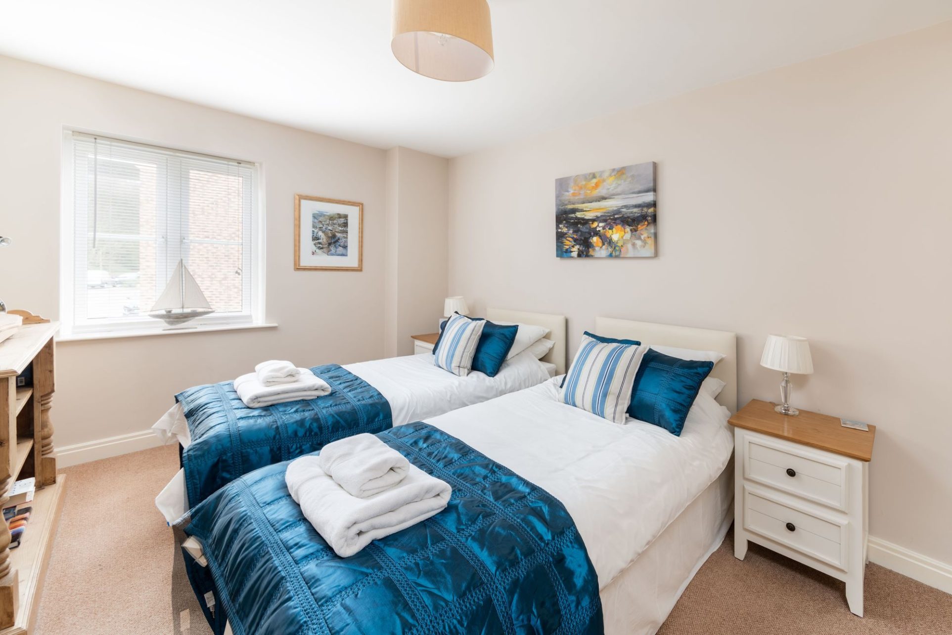Waters Edge Apartment, Whitehall Landing, Whitby Shoreline Cottages