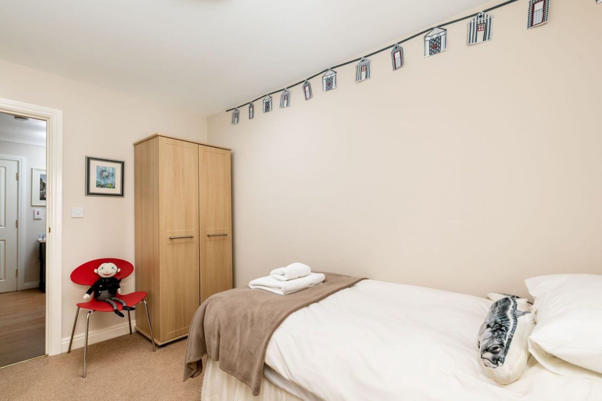 Waters Edge Apartment, Whitehall Landing, Whitby Shoreline Cottages