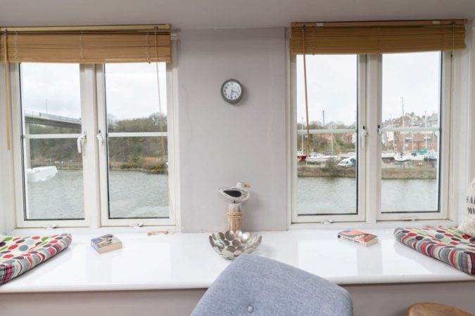 Whitby holiday apartment, apartment with river view whitby