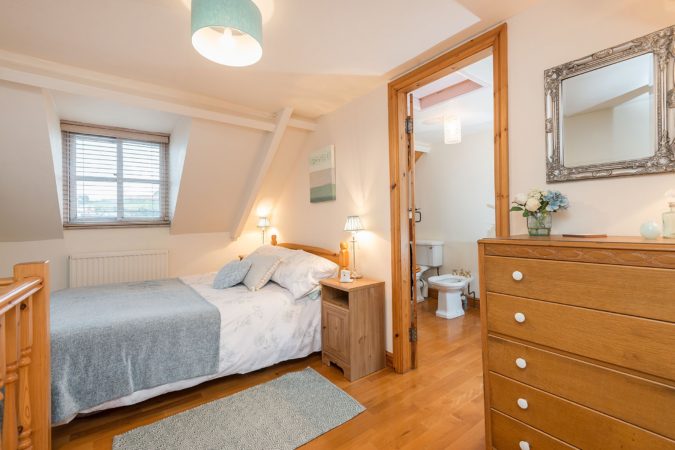 Old Curiosity Shop, Whitby - double bedroom with ensuite