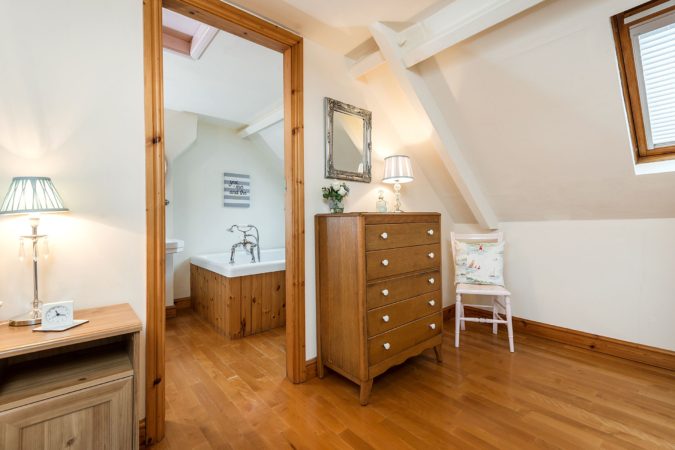 Old Curiosity Shop, Whitby - double bedroom with ensuite