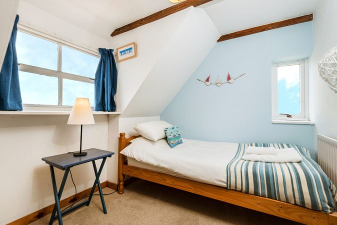 Whitby sea view cottage, Whitby cottage with parking and sea view, pet friendly Whitby.