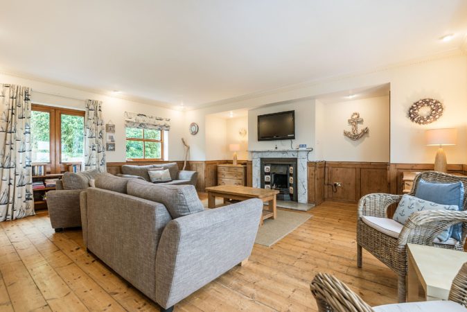 Whitby holiday accommodation with sea view, Self catering cottage with private parking Whitby, Whitby dog friendly cottage.