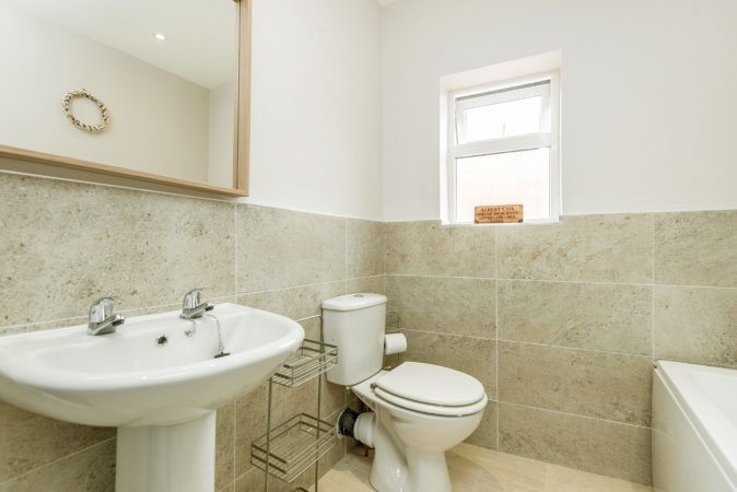 CGMBATHROOM2.1