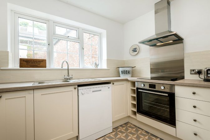 Self catering cottages Whitby, Pet friendly holiday lets Whitby, Whitby centre cottage with parking.