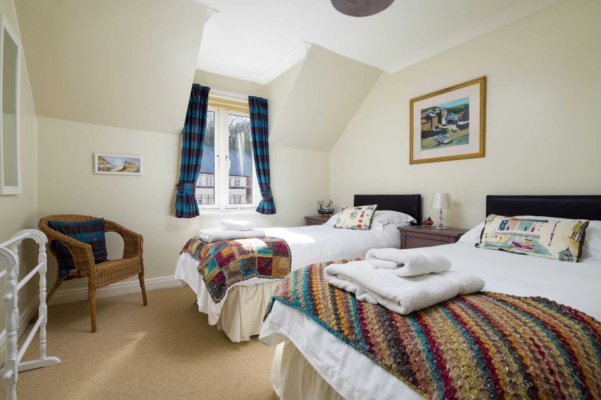 Low Tide Apartment, Whitehall Landing, Whitby Shoreline Cottages