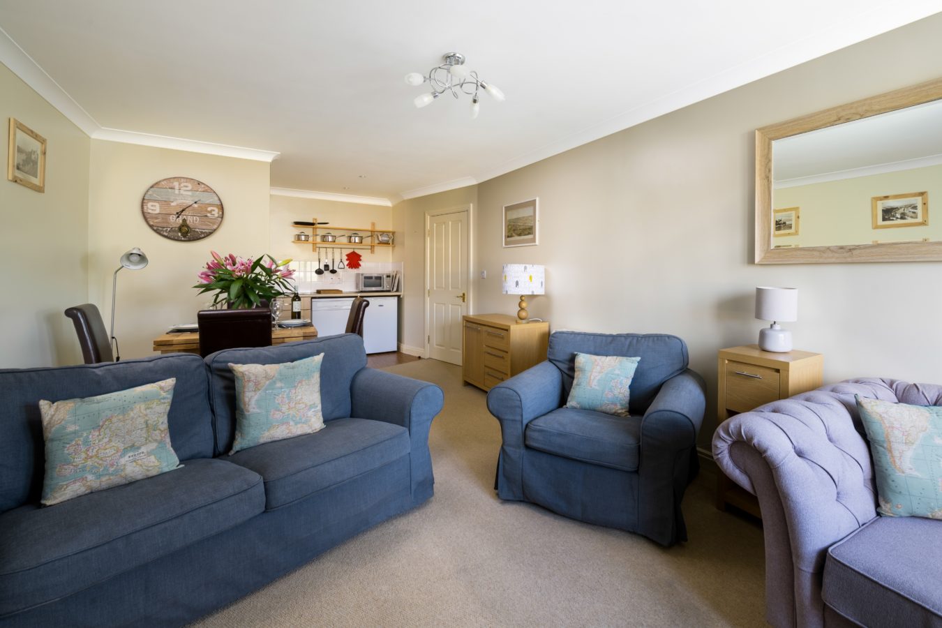 Low Tide Apartment, Whitehall Landing, Whitby Shoreline Cottages