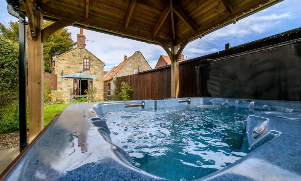 Pet friendly holiday cottage yorkshire coast, cottage with hot tub robin hoods bay,