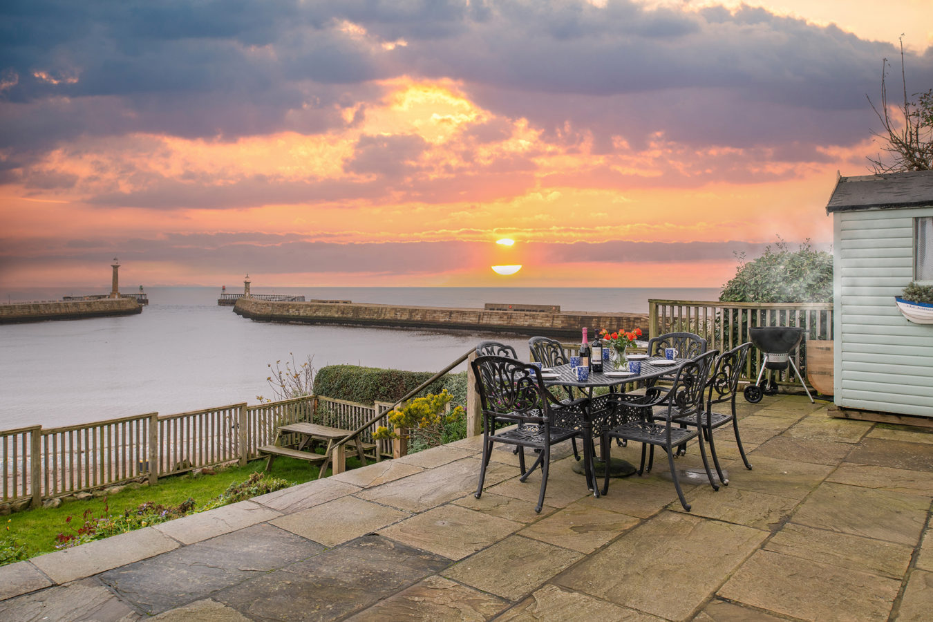 Kipper Cottage in Whitby - garden and patio area