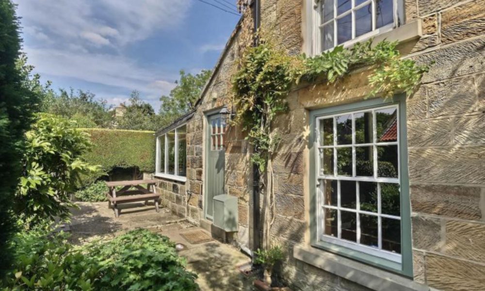 dog friendly cottage Sleights, holiday cottage with hot tub, holiday cottage with parking whitby