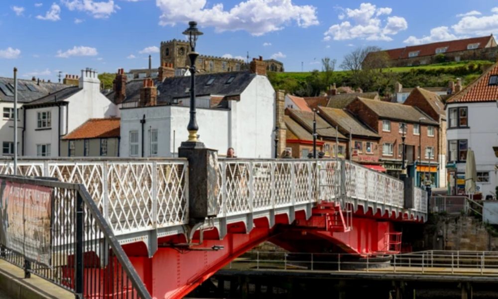 Whitby swing bridge, Whitby, holiday cottages Whitby
